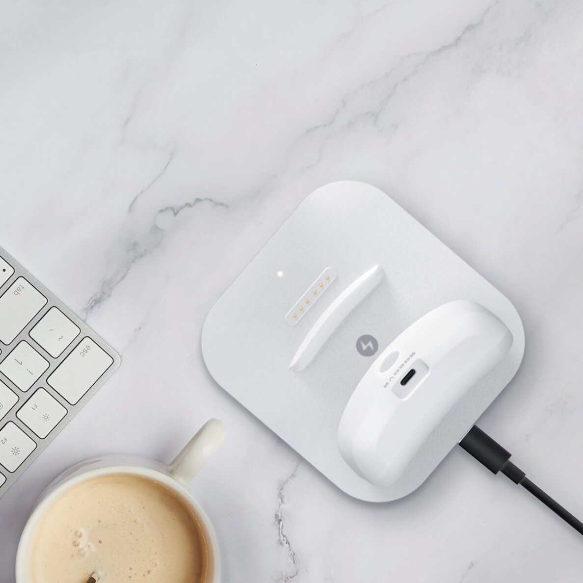 Įkrovimo stotelė BoboVR BD2 skirta BoboVR B2 išorinėms baterijoms + B2 baterija – balta 1 Įkrovimo stotelė BoboVR BD2 skirta BoboVR B2 išorinėms baterijoms + B2 baterija – balta 1