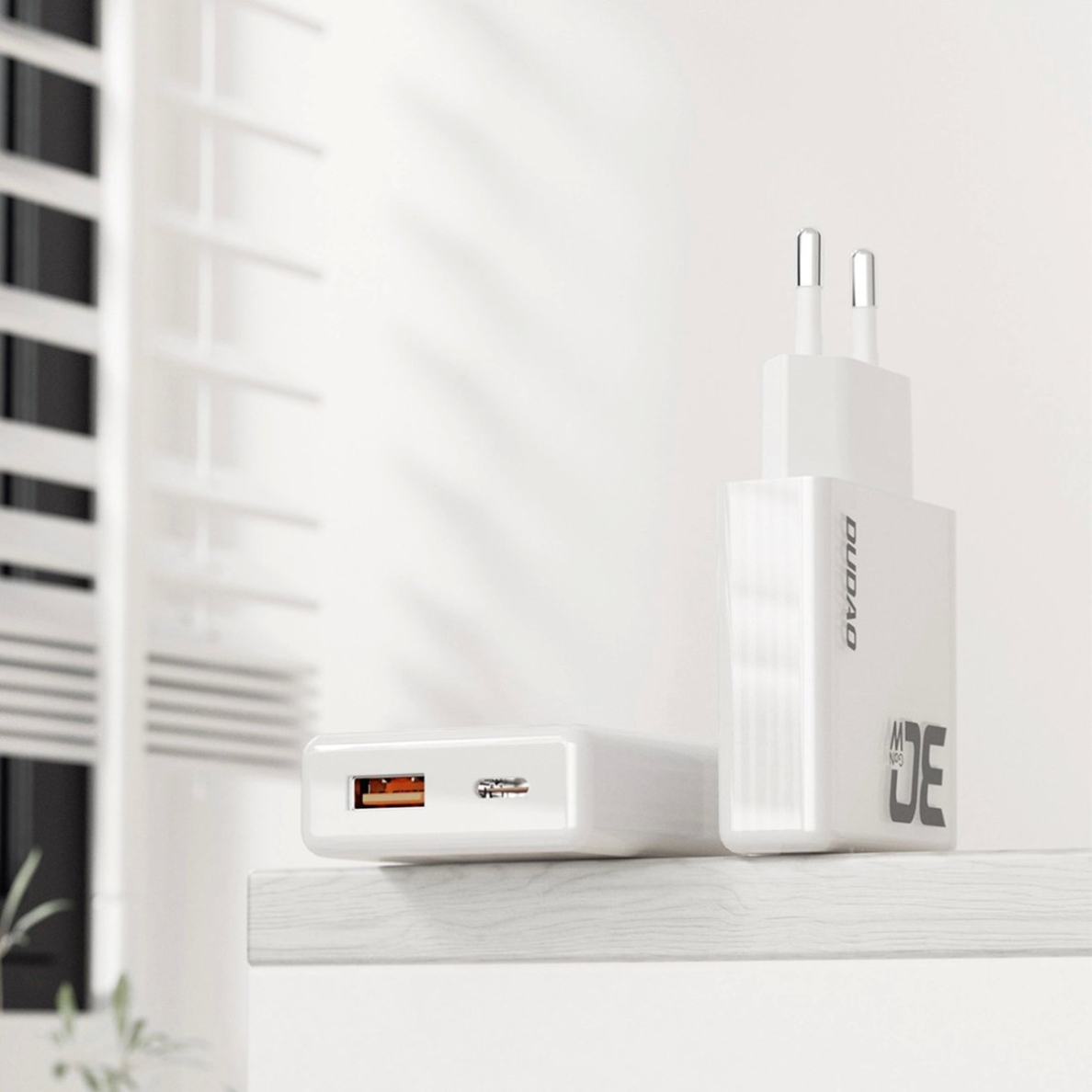 Dudao A30EUT GaN 30W USB-A / USB-C sieninis įkroviklis + USB-C – USB-C kabelis – baltas 3 Dudao A30EUT GaN 30W USB-A / USB-C sieninis įkroviklis + USB-C – USB-C kabelis – baltas 3