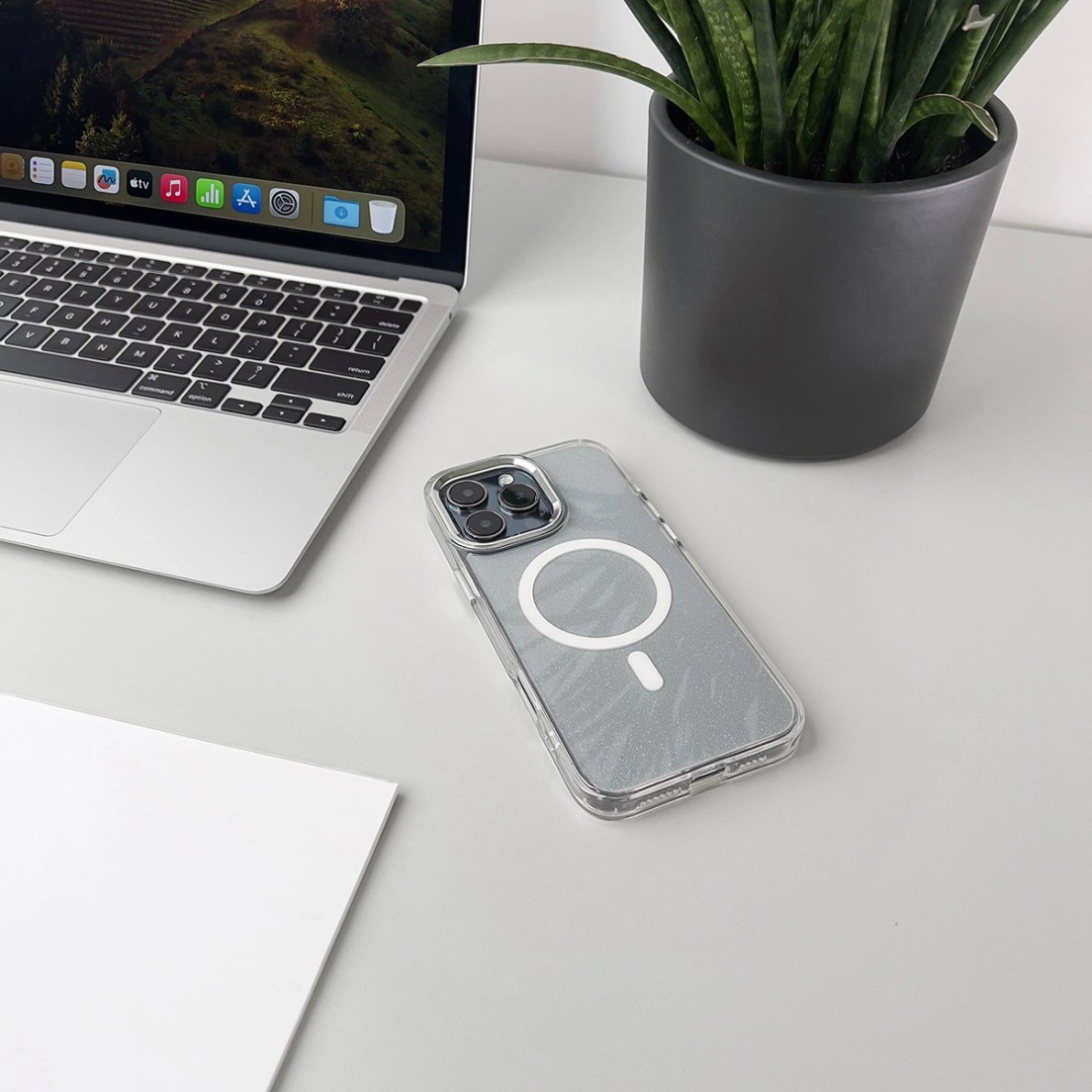 Samsung Galaxy A16 5G – Glitter dėklas su MagSafe - Baltas 4 Samsung Galaxy A16 5G – Glitter dėklas su MagSafe - Baltas 4