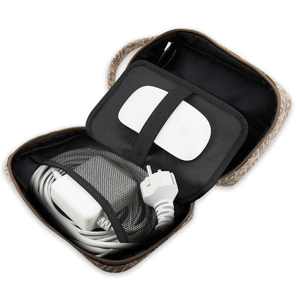 Originalus dėklas Guess GUHBHGCFSEW Organizer bag - Rudas GCube Stripe 3 Originalus dėklas Guess GUHBHGCFSEW Organizer bag - Rudas GCube Stripe 3