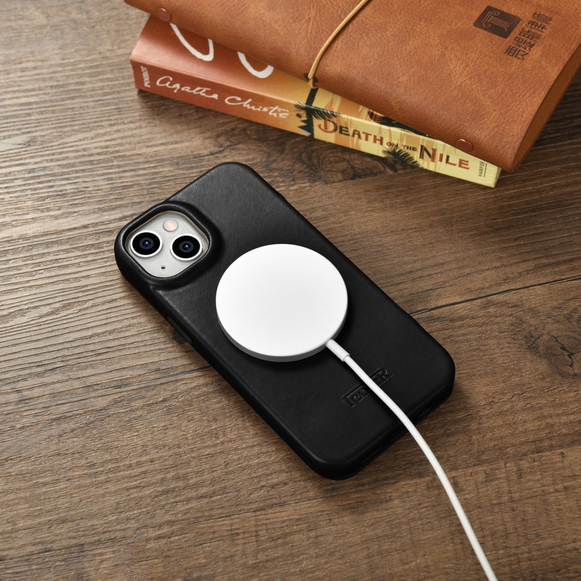 Dėklas iCarer CE Oil Wax Premium Leather Folio Case iPhone 14 Plus (MagSafe) Juodas (AKI14220707-BK) 22 Dėklas iCarer CE Oil Wax Premium Leather Folio Case iPhone 14 Plus (MagSafe) Juodas (AKI14220707-BK) 22