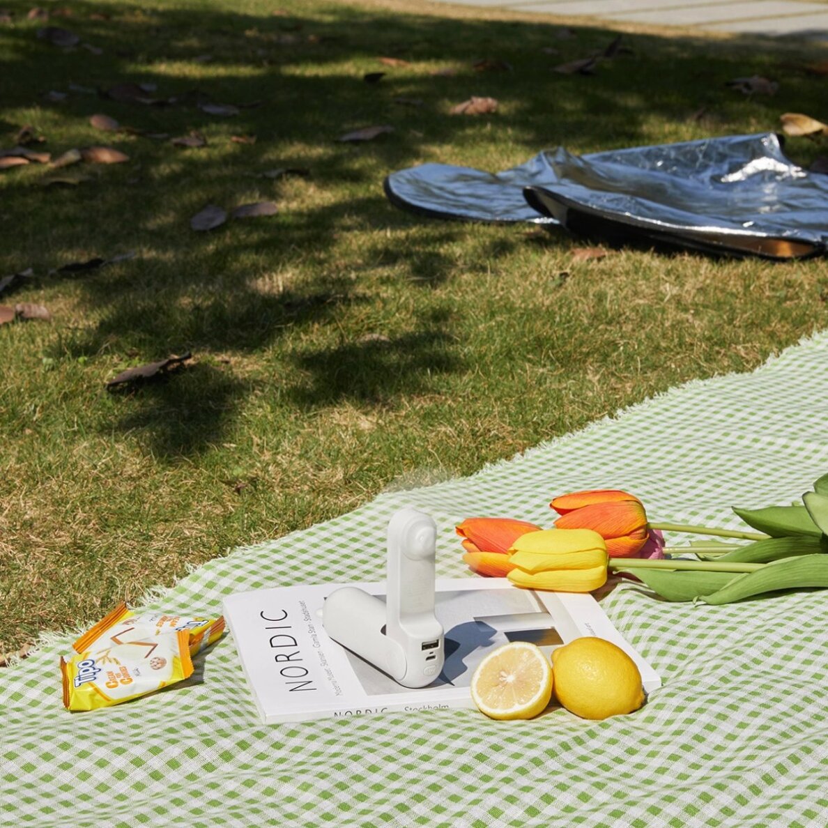 Rankinis ventiliatorius Jisulife Life8 nešiojamas USB su Power Bank ir žibintuvėliu – baltas 2 Rankinis ventiliatorius Jisulife Life8 nešiojamas USB su Power Bank ir žibintuvėliu – baltas 2