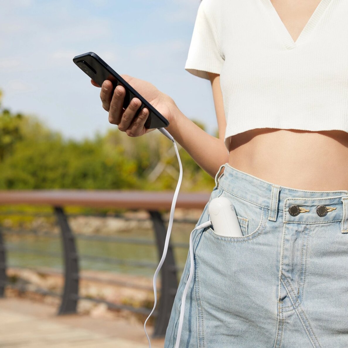 Rankinis ventiliatorius Jisulife Life8 nešiojamas USB su Power Bank ir žibintuvėliu – baltas 4 Rankinis ventiliatorius Jisulife Life8 nešiojamas USB su Power Bank ir žibintuvėliu – baltas 4