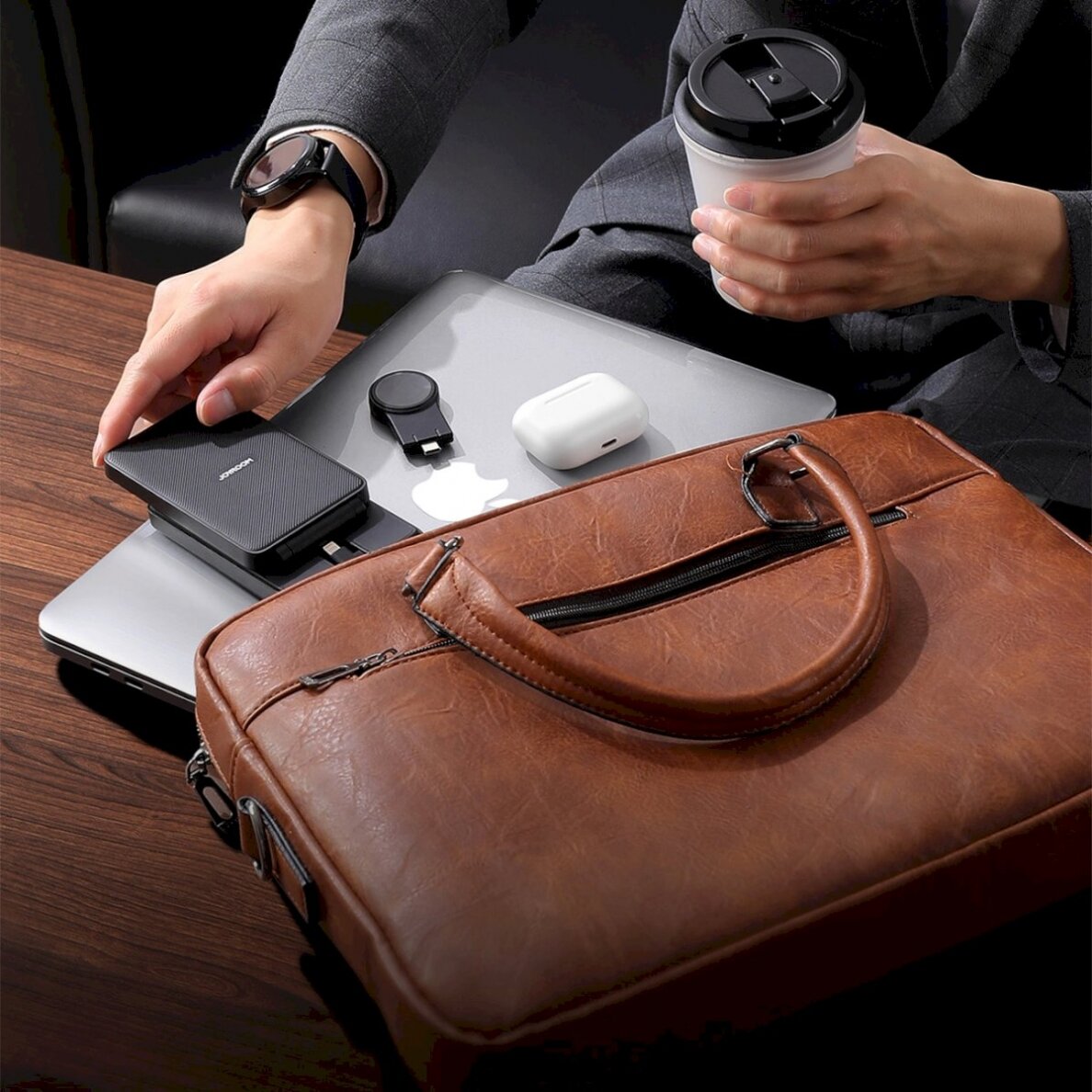 Joyroom JR-WQS02 iPhone AirPods Apple Watch 4in1 charging station foldable - Juodas 15 Joyroom JR-WQS02 iPhone AirPods Apple Watch 4in1 charging station foldable - Juodas 15