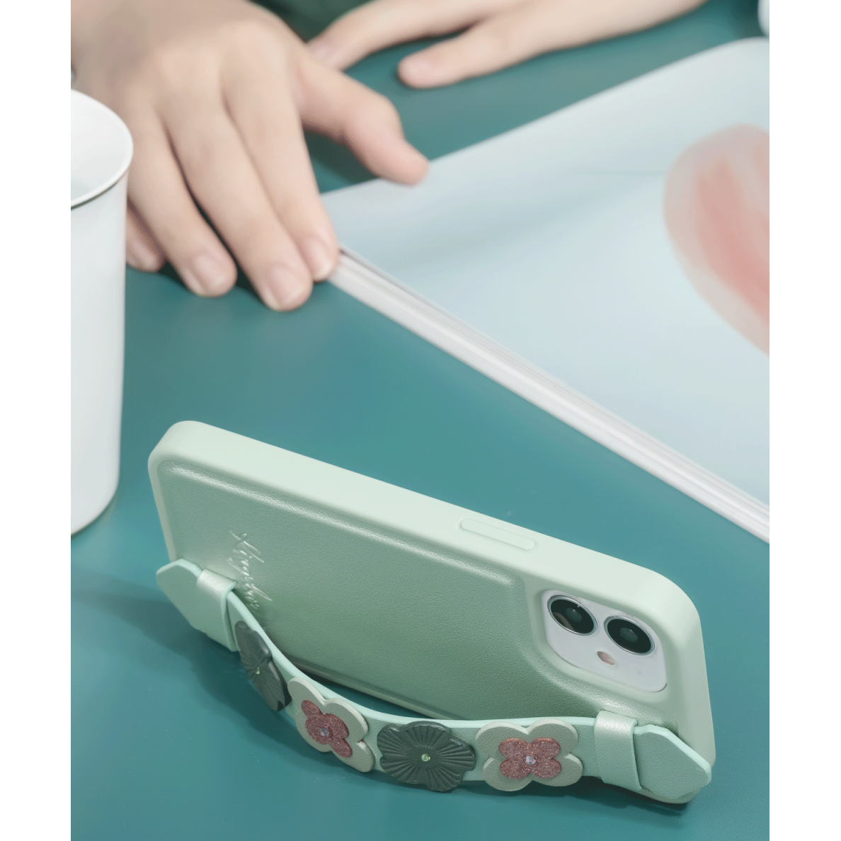 Kingxbar Sweet Serijos Dėklas Dekoruotas Tikrais Swarovski Kristalais Iphone 12 Pro / Iphone 12 Mėlynas 7 Kingxbar Sweet Serijos Dėklas Dekoruotas Tikrais Swarovski Kristalais Iphone 12 Pro / Iphone 12 Mėlynas 7