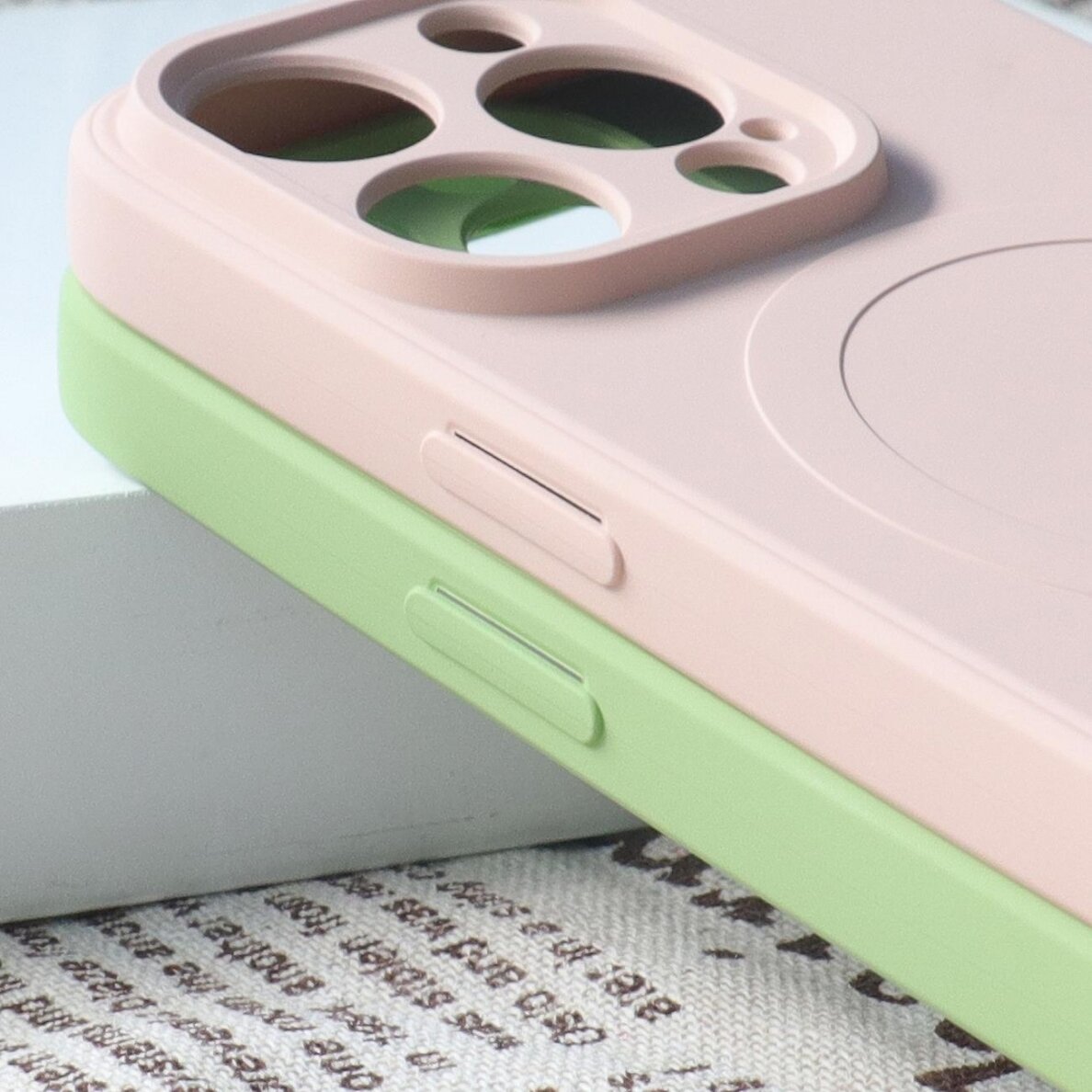 Dėklas Silicone MagSafe iPhone 15 Plus - Purpurinis 5 Dėklas Silicone MagSafe iPhone 15 Plus - Purpurinis 5