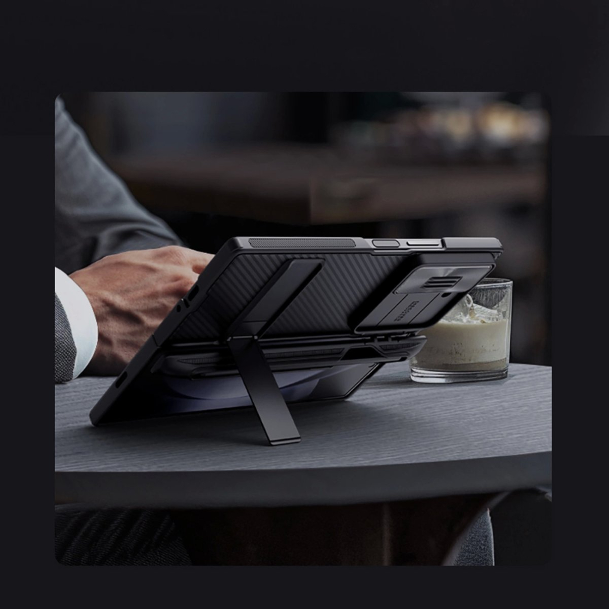 Nillkin CamShield Fold Dėklas Samsung Galaxy Z Fold 6 5G with Stylus Holder - Juodas 13 Nillkin CamShield Fold Dėklas Samsung Galaxy Z Fold 6 5G with Stylus Holder - Juodas 13