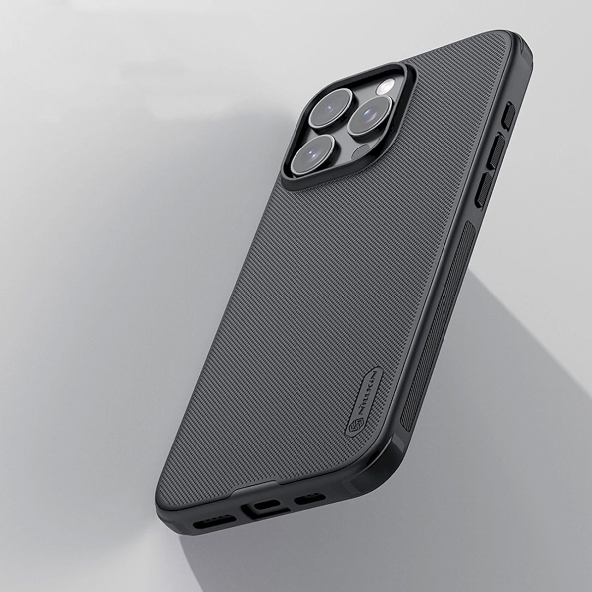 Nillkin Super Frosted Shield Pro Dėklas iPhone 16 Pro - Juodas 6 Nillkin Super Frosted Shield Pro Dėklas iPhone 16 Pro - Juodas 6