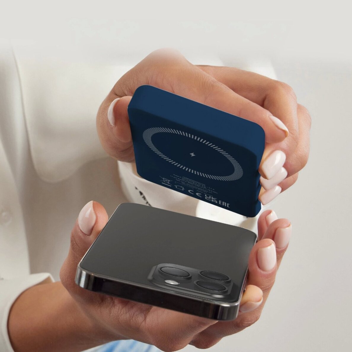 Išorinė baterija Powerbank SBS TEBB5000MAG1CB 5000mAh suderinama su MagSafe – mėlyna 5 Išorinė baterija Powerbank SBS TEBB5000MAG1CB 5000mAh suderinama su MagSafe – mėlyna 5