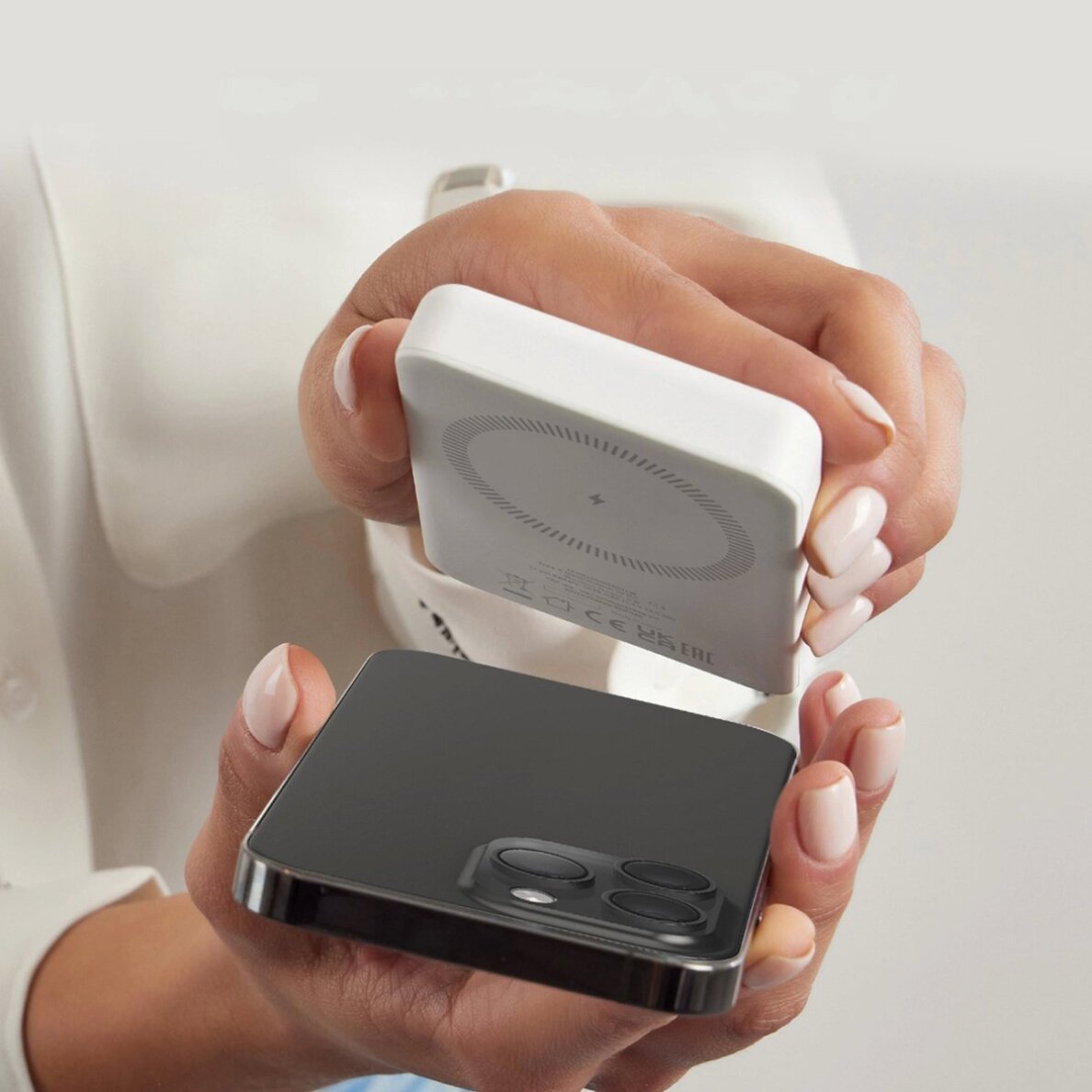 Išorinė baterija Powerbank SBS TEBB5000MAG1CW 5000mAh USB-C, suderinama su MagSafe – balta 5 Išorinė baterija Powerbank SBS TEBB5000MAG1CW 5000mAh USB-C, suderinama su MagSafe – balta 5