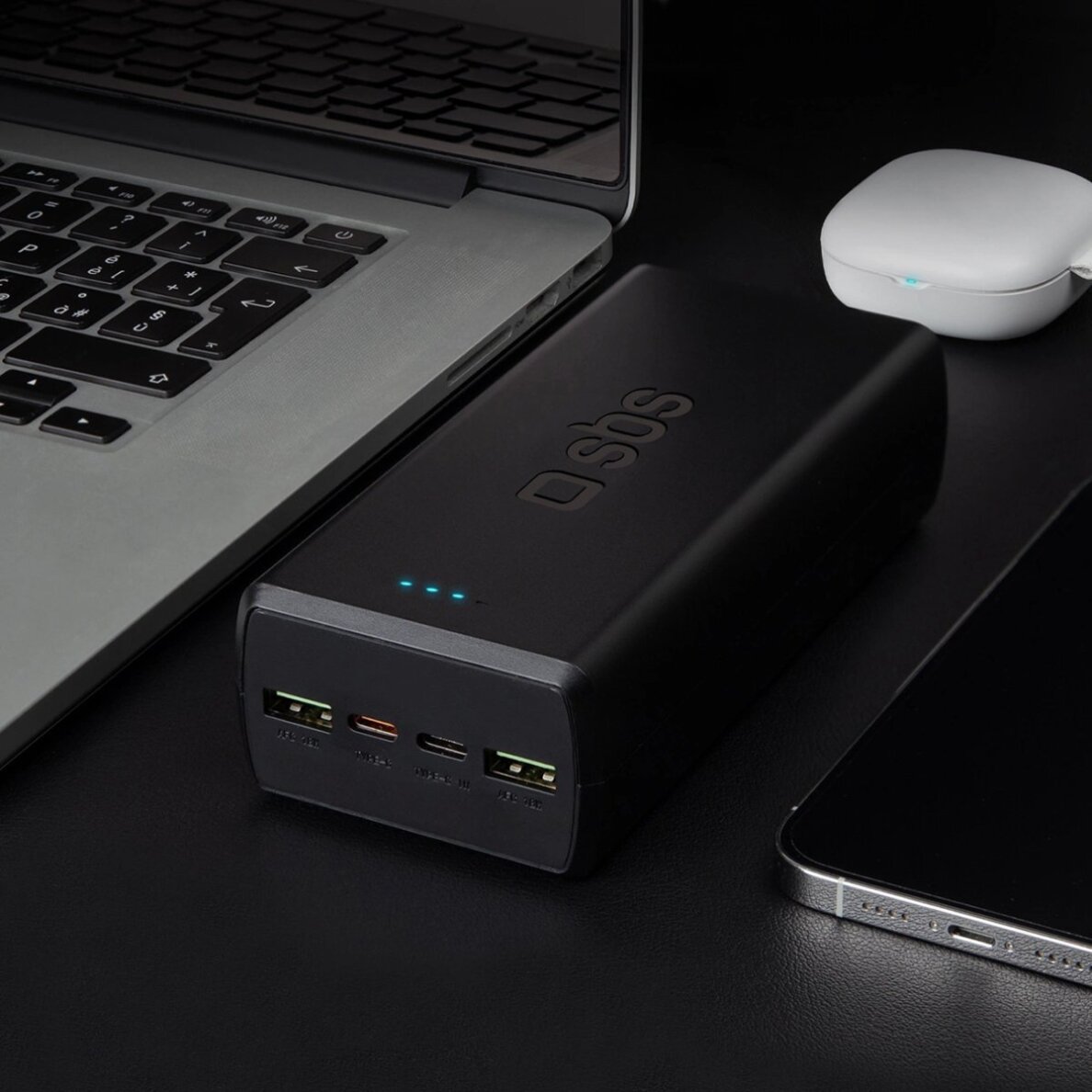 Išorinė baterija Powerbank SBS TTBB30000PD20K 30000mAh 2x USB-C / 2x USB-A – juoda 3 Išorinė baterija Powerbank SBS TTBB30000PD20K 30000mAh 2x USB-C / 2x USB-A – juoda 3