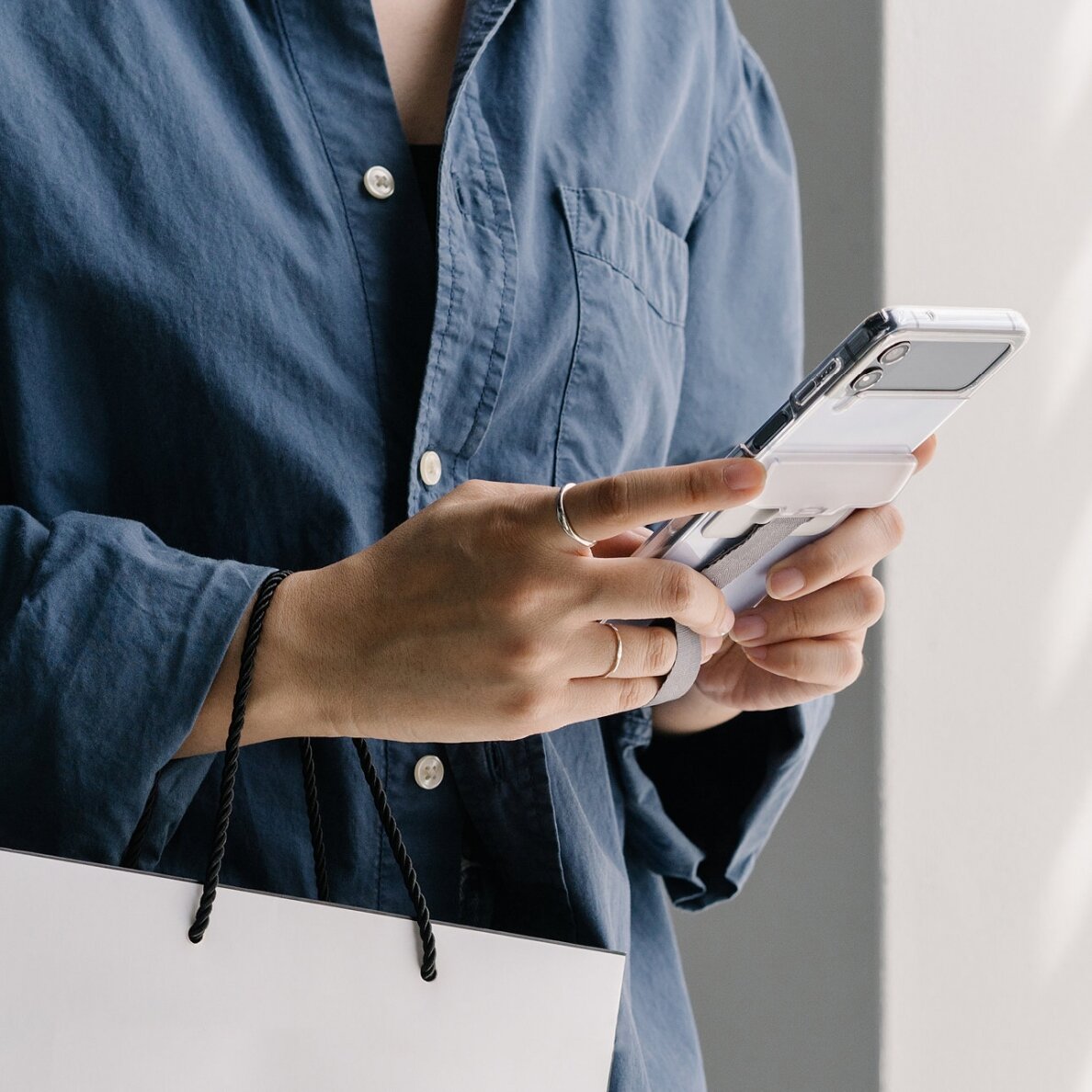 Akcija! *** Pažeista pakuotė 1 vnt. ***Apsauga Ringke Hinge Protector Samsung Galaxy Z Flip 4 / Flip 3 Skaidrus/Pilkas (HG666192RS) 3 Akcija! *** Pažeista pakuotė 1 vnt. ***Apsauga Ringke Hinge Protector Samsung Galaxy Z Flip 4 / Flip 3 Skaidrus/Pilkas (HG666192RS) 3