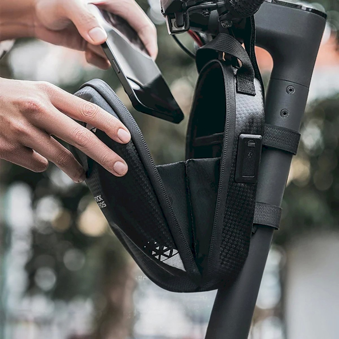 Rockbros Krepšys 3011006301 the handlebar of a bicycle or scooter 1.3 l - Juodas 3 Rockbros Krepšys 3011006301 the handlebar of a bicycle or scooter 1.3 l - Juodas 3