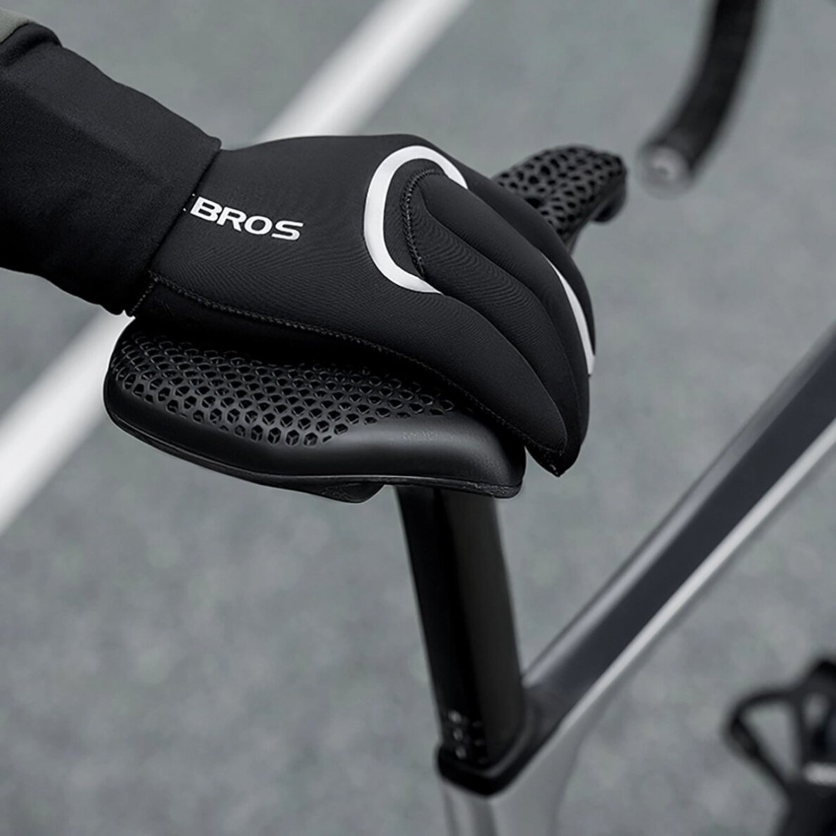 Dviračio kepurė Rockbros Cycling Cap su šalmo snapeliu – raudona 2 Dviračio kepurė Rockbros Cycling Cap su šalmo snapeliu – raudona 2