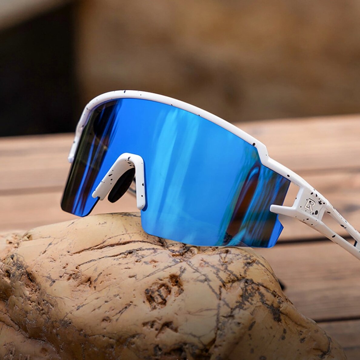 Dviračio akiniai Rockbros fotochrominiai su UV apsauga ir korekciniu įdėklu – permatomi juodi 11 Dviračio akiniai Rockbros fotochrominiai su UV apsauga ir korekciniu įdėklu – permatomi juodi 11