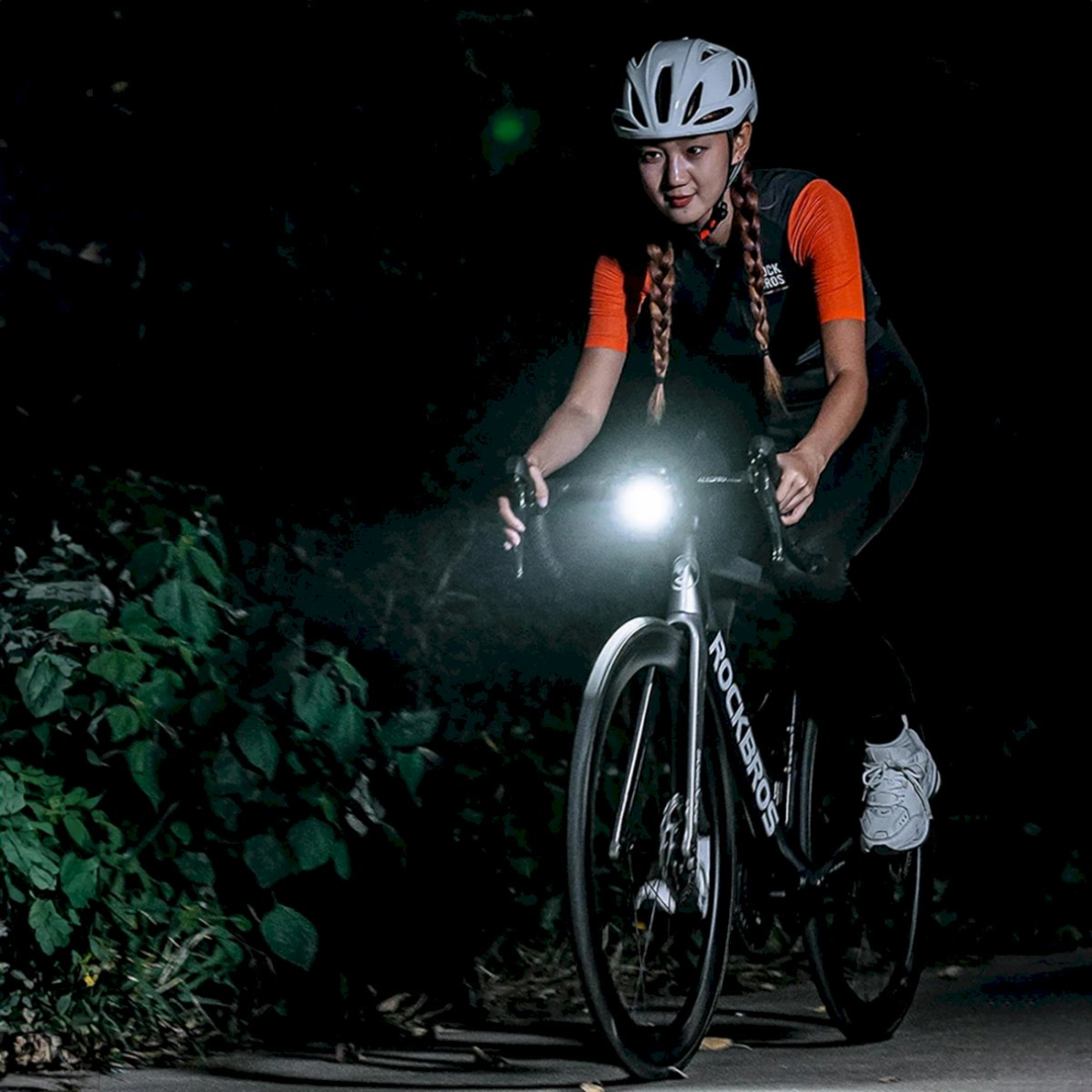 Rockbros RHL1550 Priekinis dviračio žibintas 5000mAh 1500lm IPX6 – juodas 10 Rockbros RHL1550 Priekinis dviračio žibintas 5000mAh 1500lm IPX6 – juodas 10