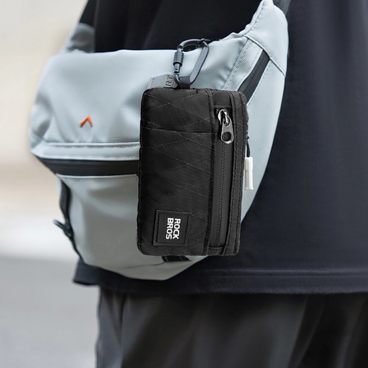 Keliautojo piniginė Rockbros su karabinu – juoda 1 Keliautojo piniginė Rockbros su karabinu – juoda 1