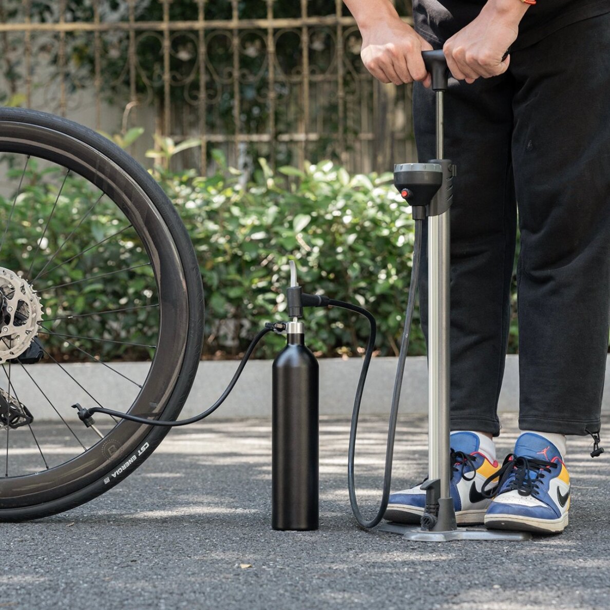 Padangų pripūtėjas Rockbros Tubeless Tire Inflator 200 PSI 1.2 l – juodas 11