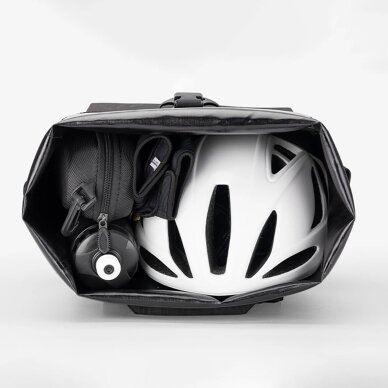 Dviračio krepšys Rockbros su kuprinės funkcija, neperšlampamas, su šalmo laikikliu 18 l – juodas 3