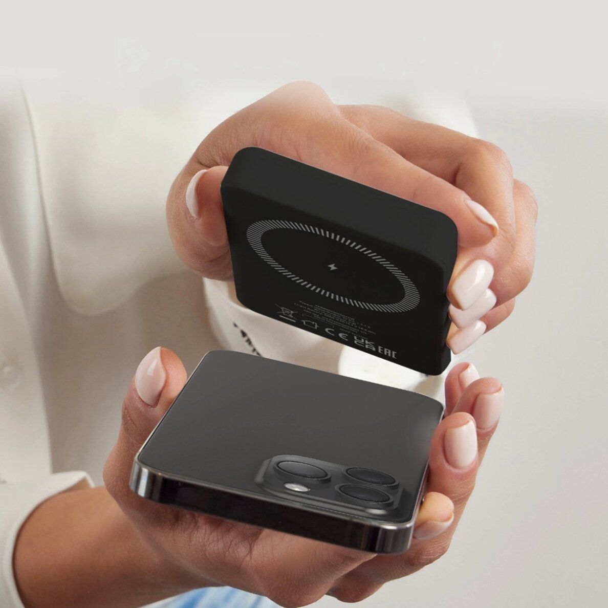 Belaidė išorinė baterija SBS TEBB5000MAG1CK 5000 mAh USB-C, suderinama su MagSafe – juoda 5 Belaidė išorinė baterija SBS TEBB5000MAG1CK 5000 mAh USB-C, suderinama su MagSafe – juoda 5