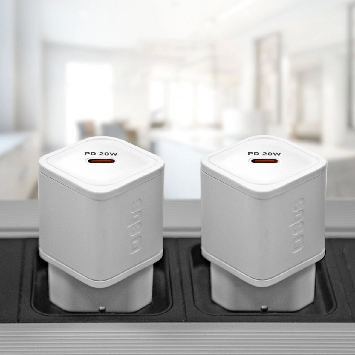 Sieninis įkroviklis SBS TETRGAN1C20W 20W GaN su Power Delivery – baltas 2 Sieninis įkroviklis SBS TETRGAN1C20W 20W GaN su Power Delivery – baltas 2