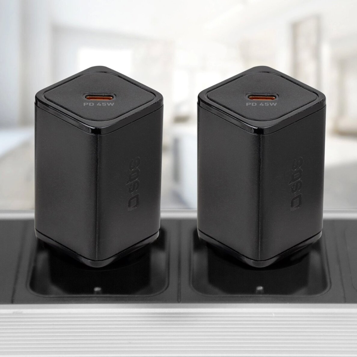 Sieninis įkroviklis SBS TETRGAN1C45W 45W GaN USB-C su Power Delivery – juodas 3 Sieninis įkroviklis SBS TETRGAN1C45W 45W GaN USB-C su Power Delivery – juodas 3