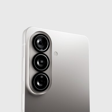 Samsung Galaxy S26 SBS galinės kameros apsauginis stiklas su juodu rėmeliu 3