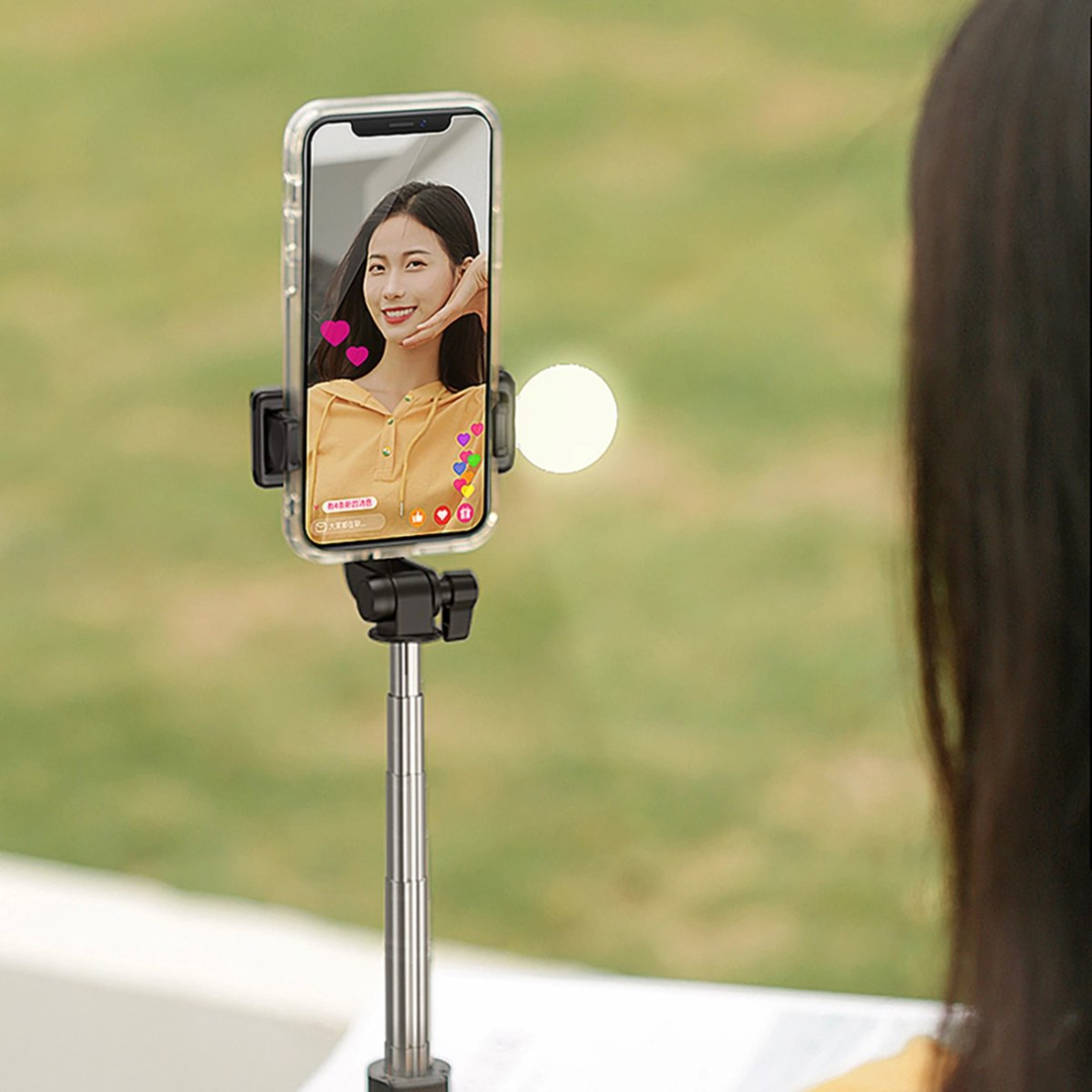 WH1YXS teleskopinis trikojis 1 m su apvalia lempa ir telefono laikikliu – juodas 13