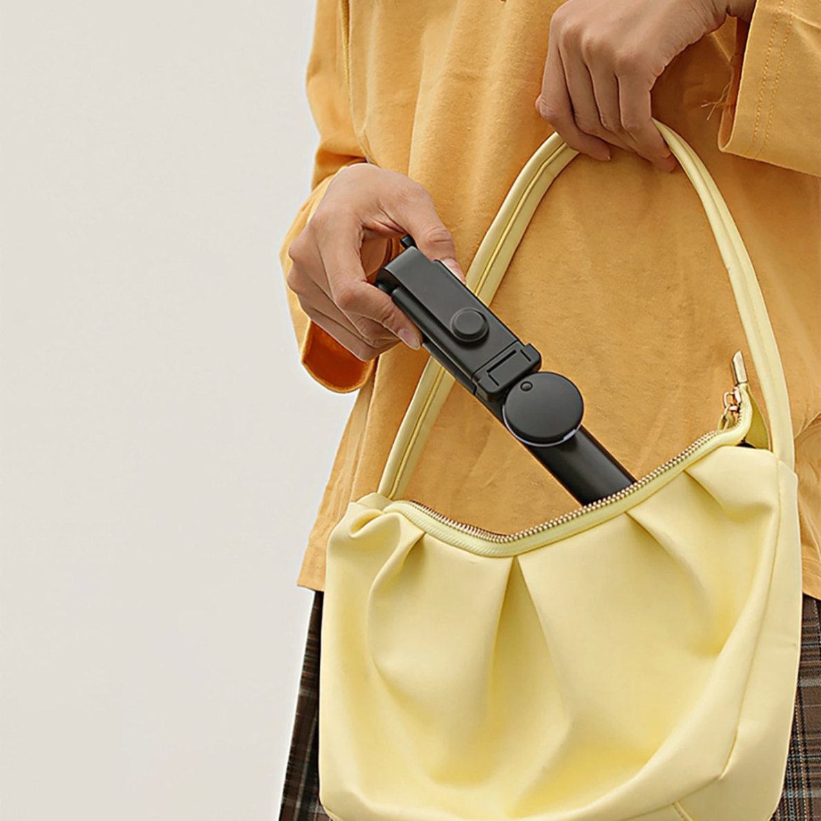 WH1YXS teleskopinis trikojis 1 m su apvalia lempa ir telefono laikikliu – juodas 15