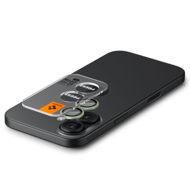 iPhone 16 / 16 Plus / 17 Spigen Optik Pro Glas.tR EZ Fit kameros dangtelis (2 vnt.) – žalias 4 iPhone 16 / 16 Plus / 17 Spigen Optik Pro Glas.tR EZ Fit kameros dangtelis (2 vnt.) – žalias 4