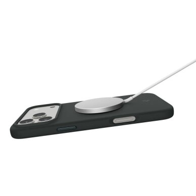 Spigen Silicone Fit MagSafe Case for iPhone 17 Pro Max - Green 6