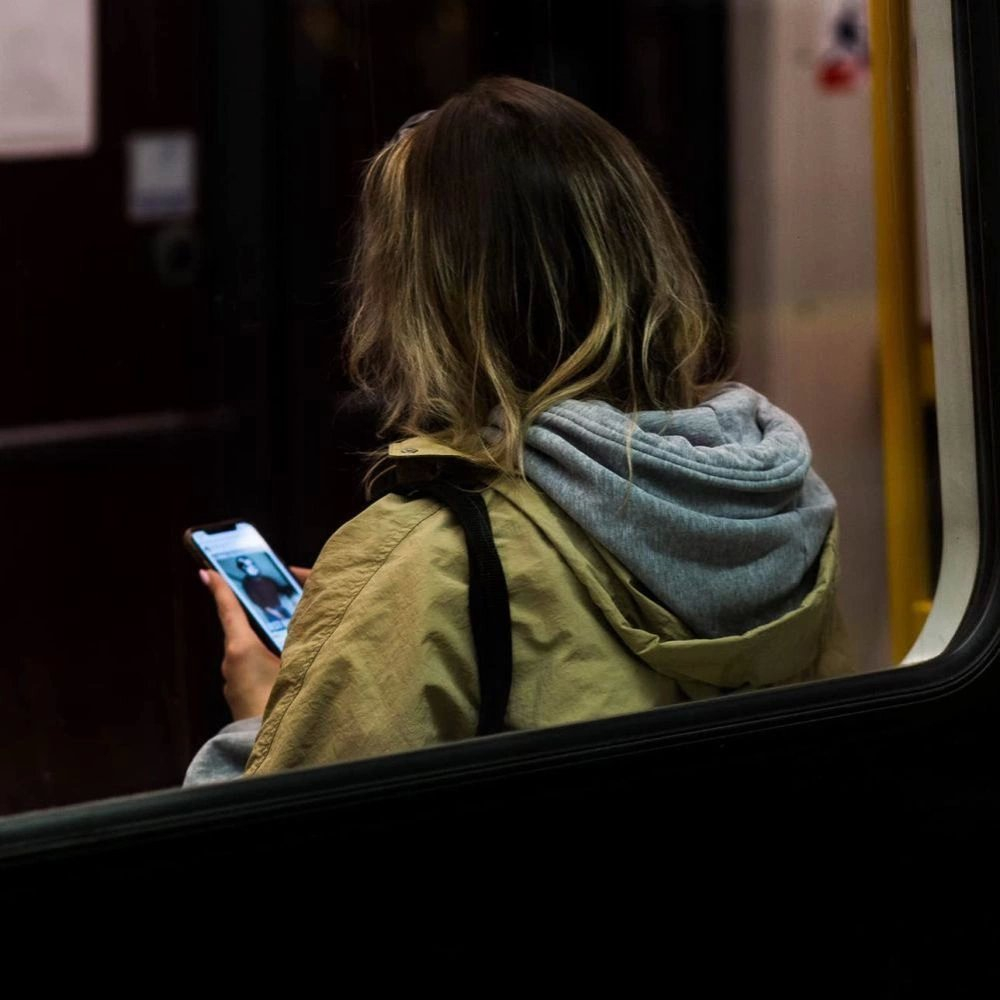 Tech-Protect Anti Spy Glass Pro+ (2 vnt.) privatumo stiklas skirtas iPhone 16e / 14 / 13 Pro / 13 – juodas 4 Tech-Protect Anti Spy Glass Pro+ (2 vnt.) privatumo stiklas skirtas iPhone 16e / 14 / 13 Pro / 13 – juodas 4