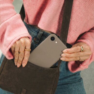 Iphone 16e / Iphone 17e / 17e Tech-Protect Silicone MagSafe dėklas – rudas 4 Iphone 16e / Iphone 17e / 17e Tech-Protect Silicone MagSafe dėklas – rudas 4