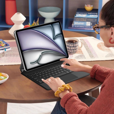 iPad Pro 12.9” 2020 / 2021 / 2022 / iPad Air 13” 2024 / 2025 Tech-Protect Smartcase Magnetic su klaviatūra - juodas 9