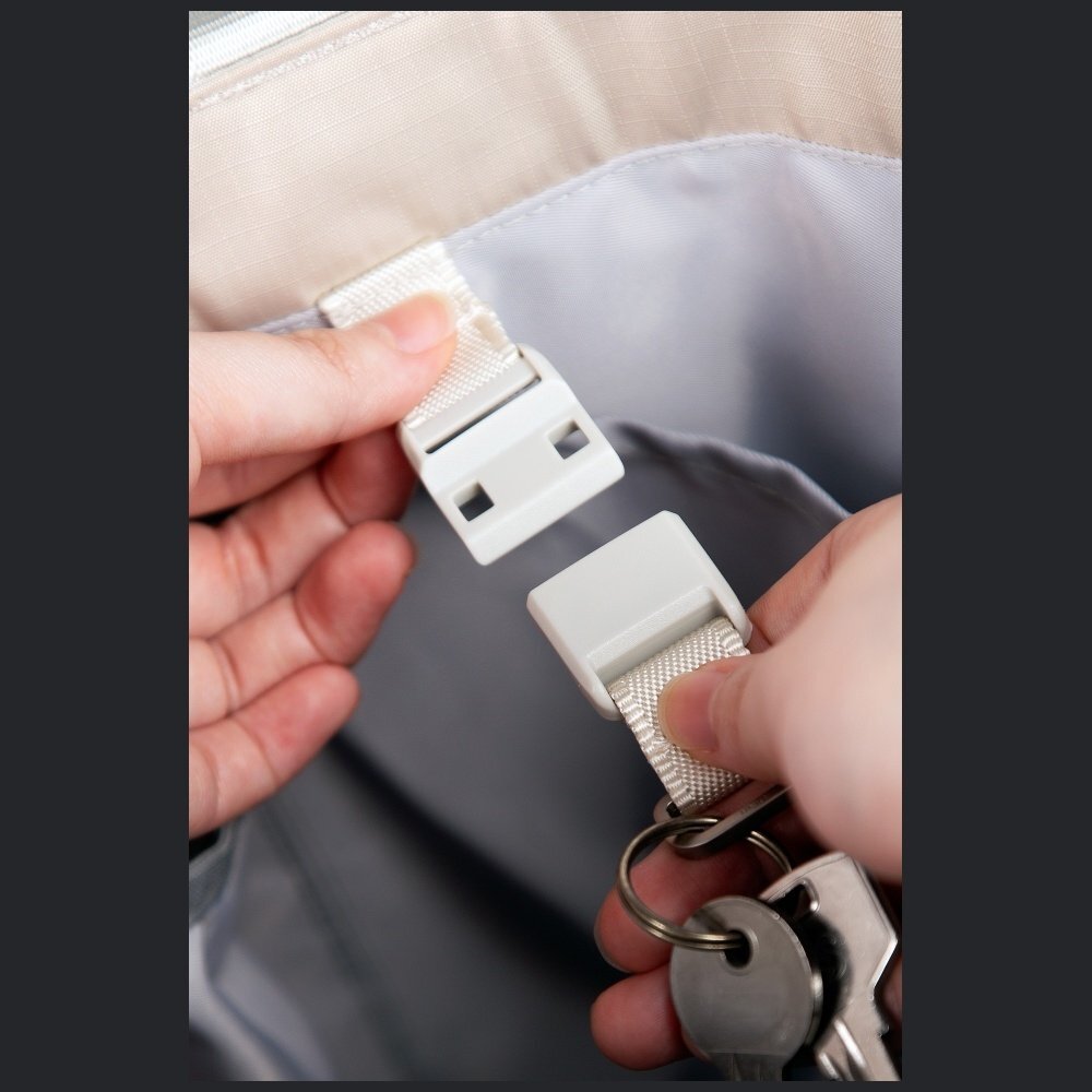 Uniq Arden Tote 16L rankinė – smėlio spalvos 3 Uniq Arden Tote 16L rankinė – smėlio spalvos 3