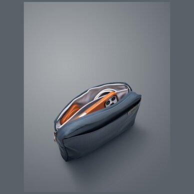 Uniq Arden Sling 2L rankinė – smėlio 4 Uniq Arden Sling 2L rankinė – smėlio 4