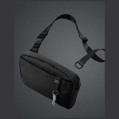 Uniq Arden Sling 2L rankinė – juoda 2