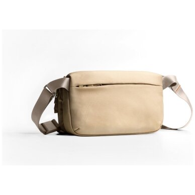Uniq Crossbody Denver 5L rankinė – smėlio spalvos 1 Uniq Crossbody Denver 5L rankinė – smėlio spalvos 1