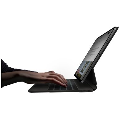 iPad Air 13" 2024 / 2025 / iPad Pro 13" 2024 dėklas Uniq Venno Pro Magnetic Smart su klaviatūra – juodas 4 iPad Air 13" 2024 / 2025 / iPad Pro 13" 2024 dėklas Uniq Venno Pro Magnetic Smart su klaviatūra – juodas 4