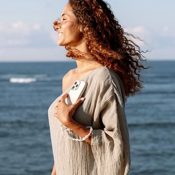 Uniq Coehl Muse Magnetic Charging Dėklas iPhone 16 Pro Max - Beige 8 Uniq Coehl Muse Magnetic Charging Dėklas iPhone 16 Pro Max - Beige 8