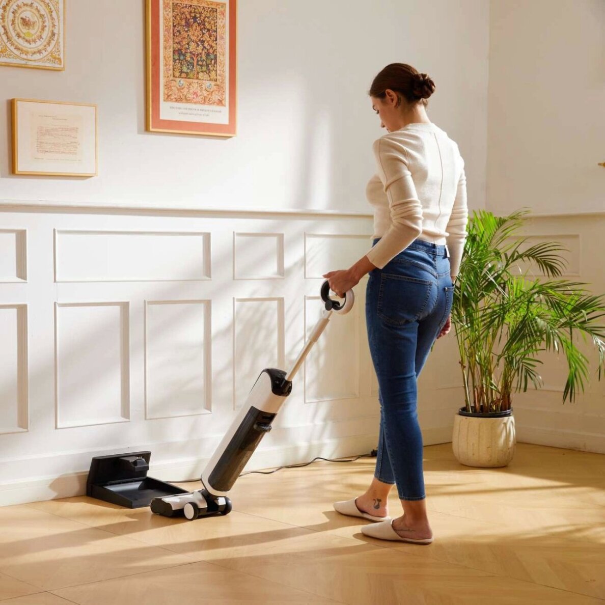 Vertikalus dulkių siurblys UWANT D100 17000Pa su plovimo funkcija ir įkrovimo stotele – baltas 12